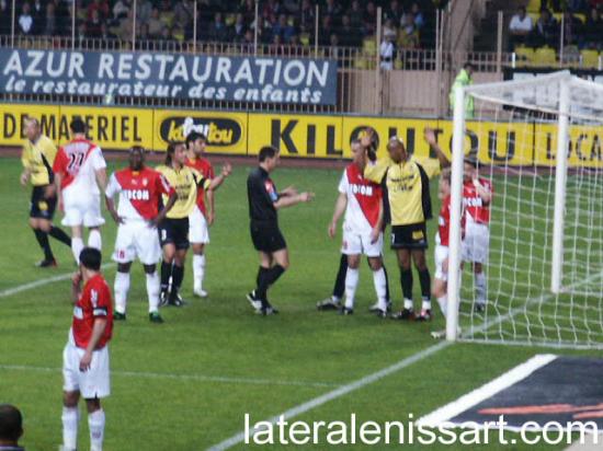 José mécontent auprès de l'arbitre